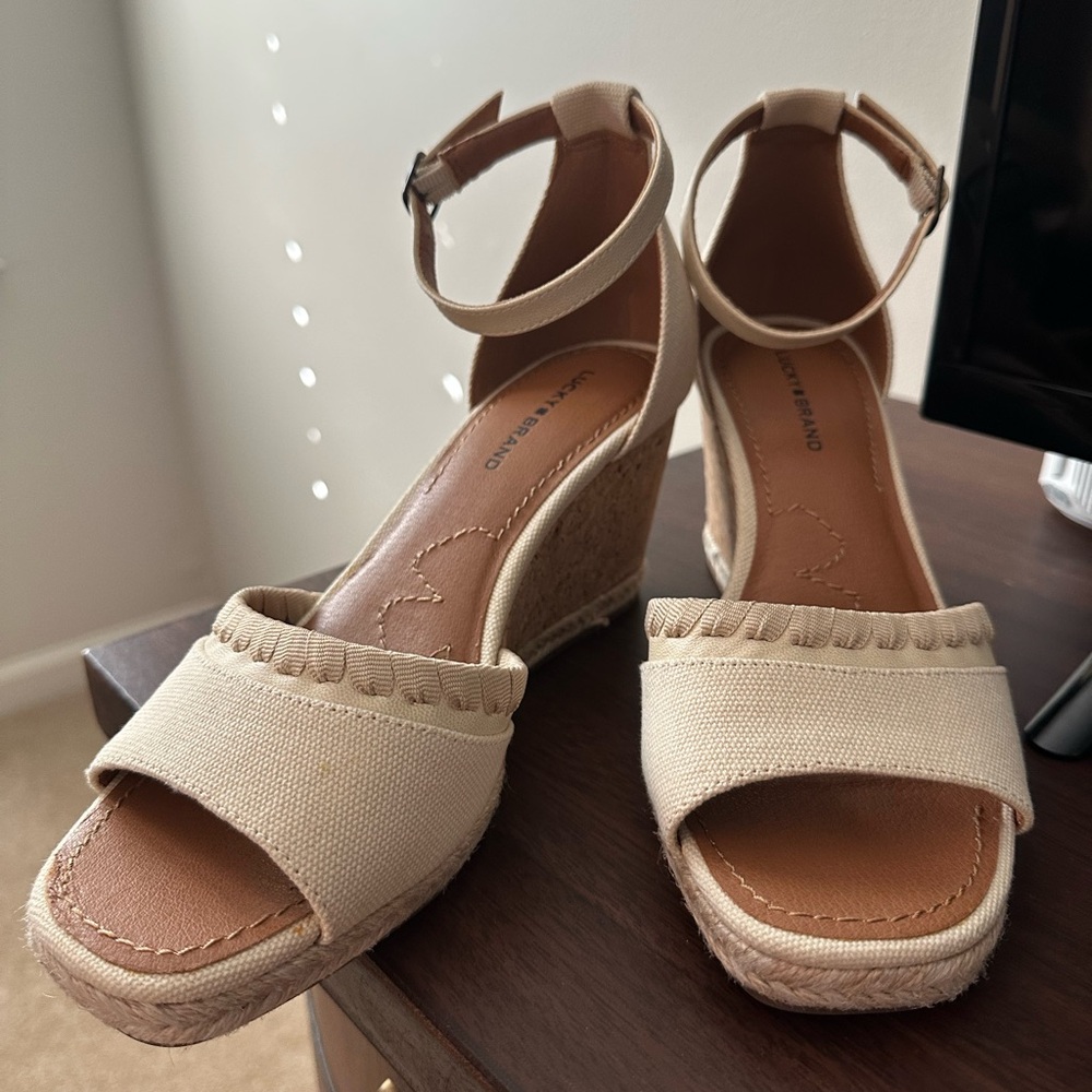 Lucky Brand Women's Tan Espadrille Wedges